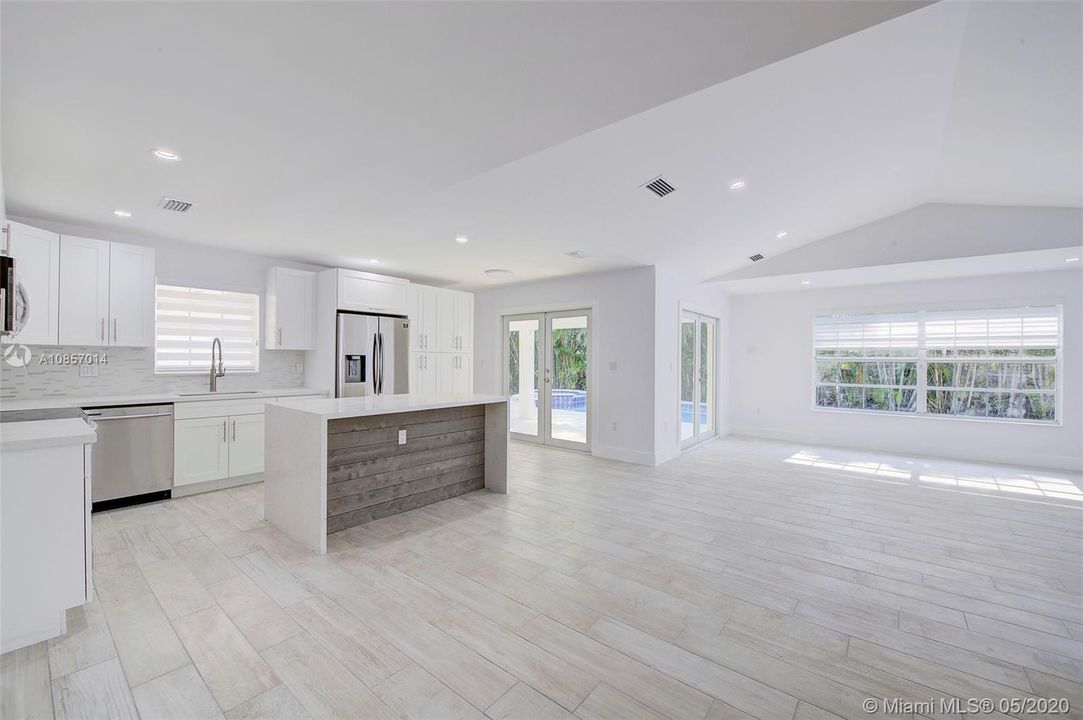 Vendido Recientemente: $549,000 (4 camas, 2 baños, 2541 Pies cuadrados)