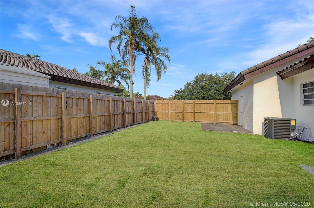 Vendido Recientemente: $549,000 (4 camas, 2 baños, 2541 Pies cuadrados)