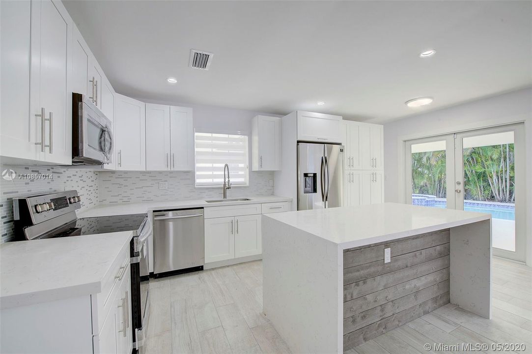 Vendido Recientemente: $549,000 (4 camas, 2 baños, 2541 Pies cuadrados)