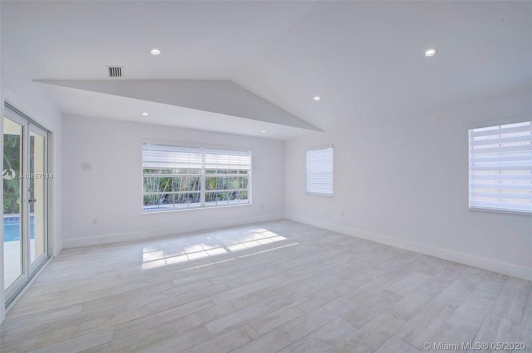 Vendido Recientemente: $549,000 (4 camas, 2 baños, 2541 Pies cuadrados)