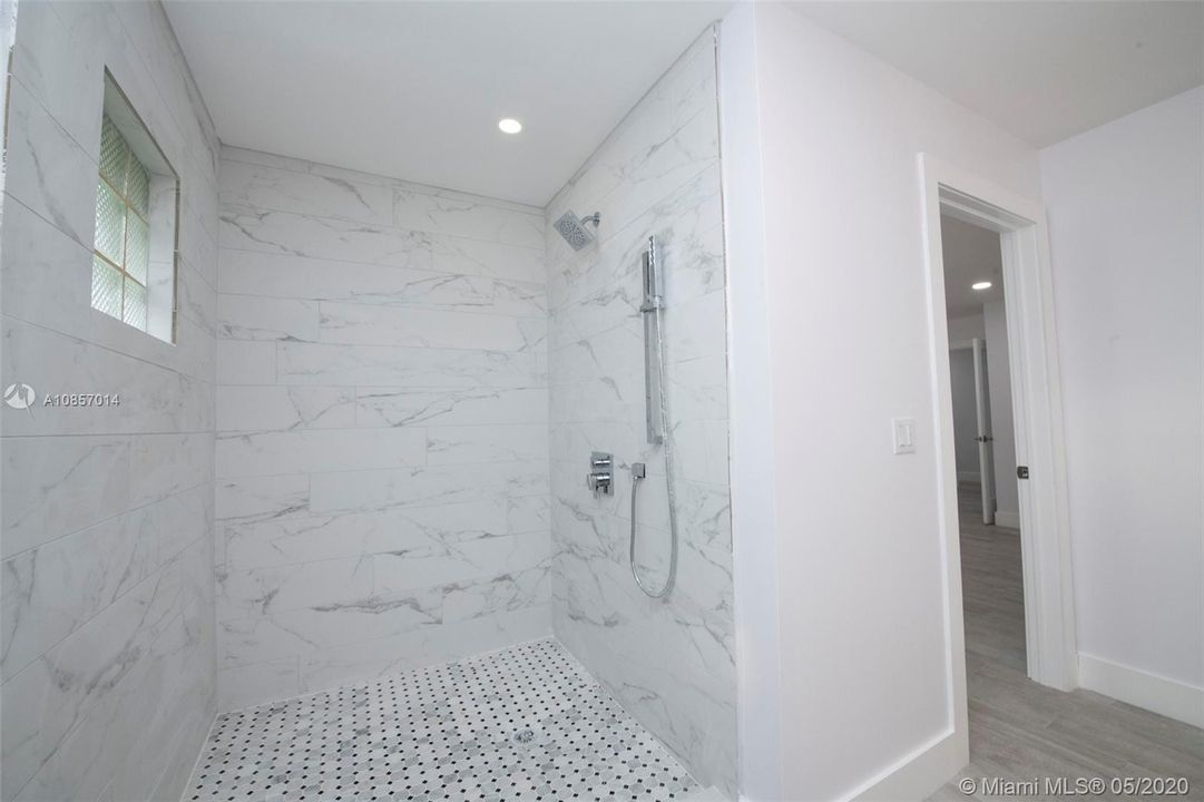 Vendido Recientemente: $549,000 (4 camas, 2 baños, 2541 Pies cuadrados)