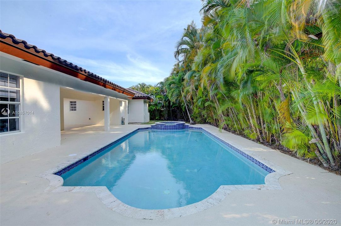 Vendido Recientemente: $549,000 (4 camas, 2 baños, 2541 Pies cuadrados)