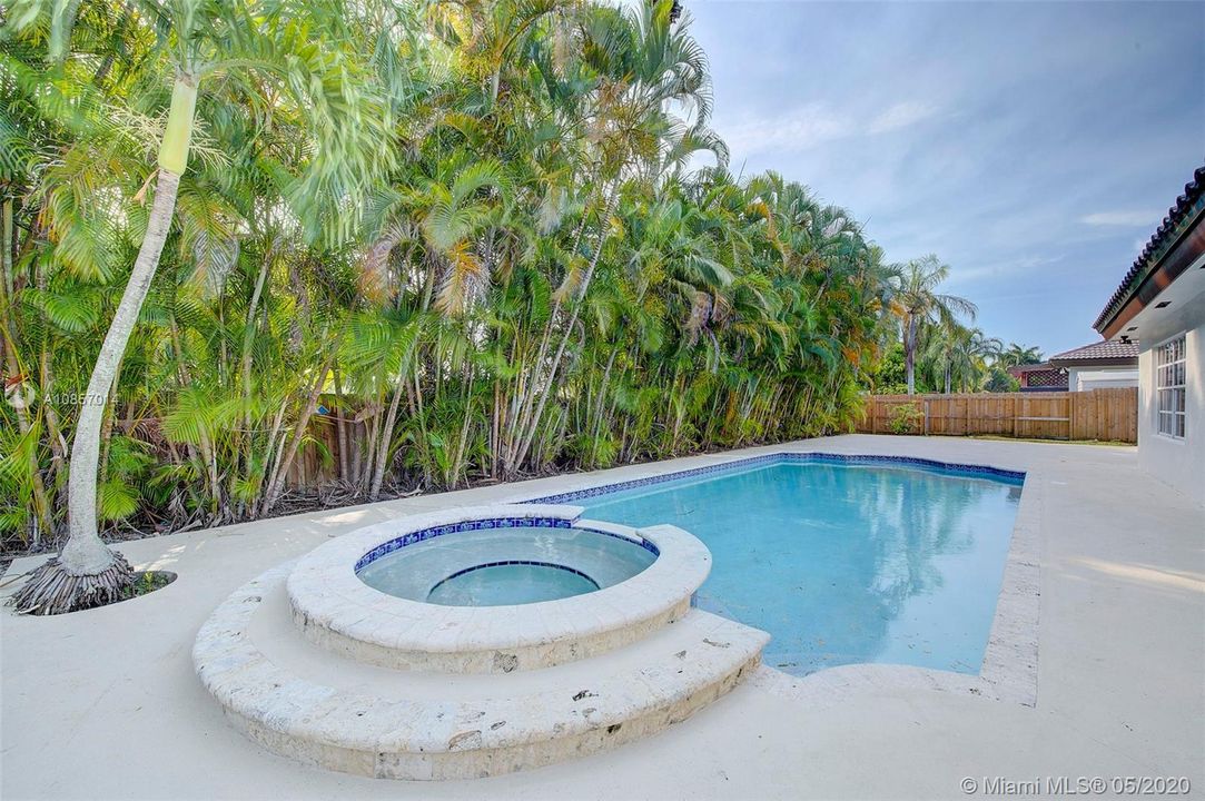 Vendido Recientemente: $549,000 (4 camas, 2 baños, 2541 Pies cuadrados)