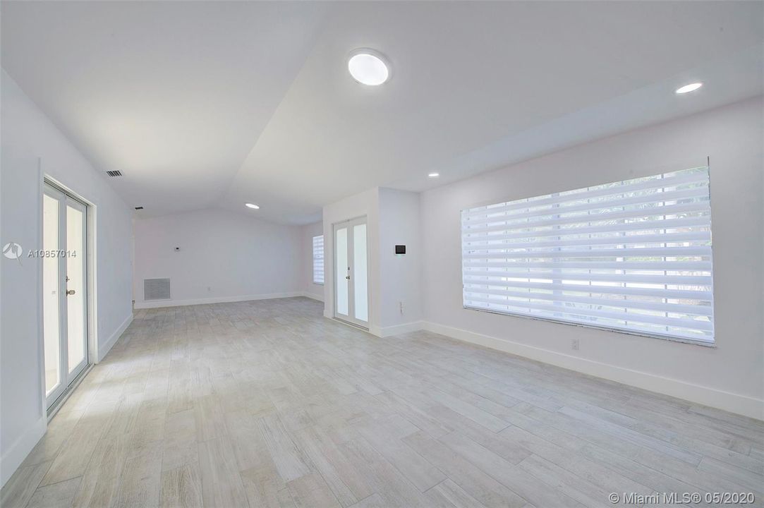 Vendido Recientemente: $549,000 (4 camas, 2 baños, 2541 Pies cuadrados)