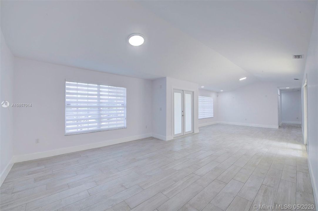 Vendido Recientemente: $549,000 (4 camas, 2 baños, 2541 Pies cuadrados)
