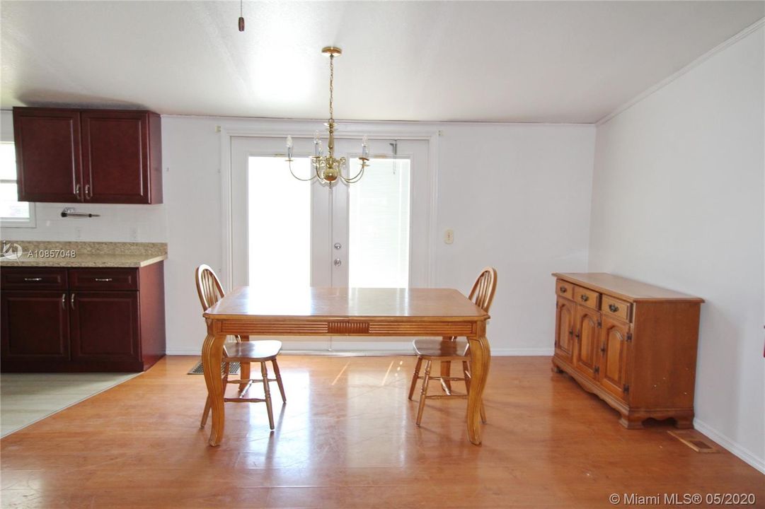 Recently Sold: $105,000 (3 beds, 2 baths, 1248 Square Feet)
