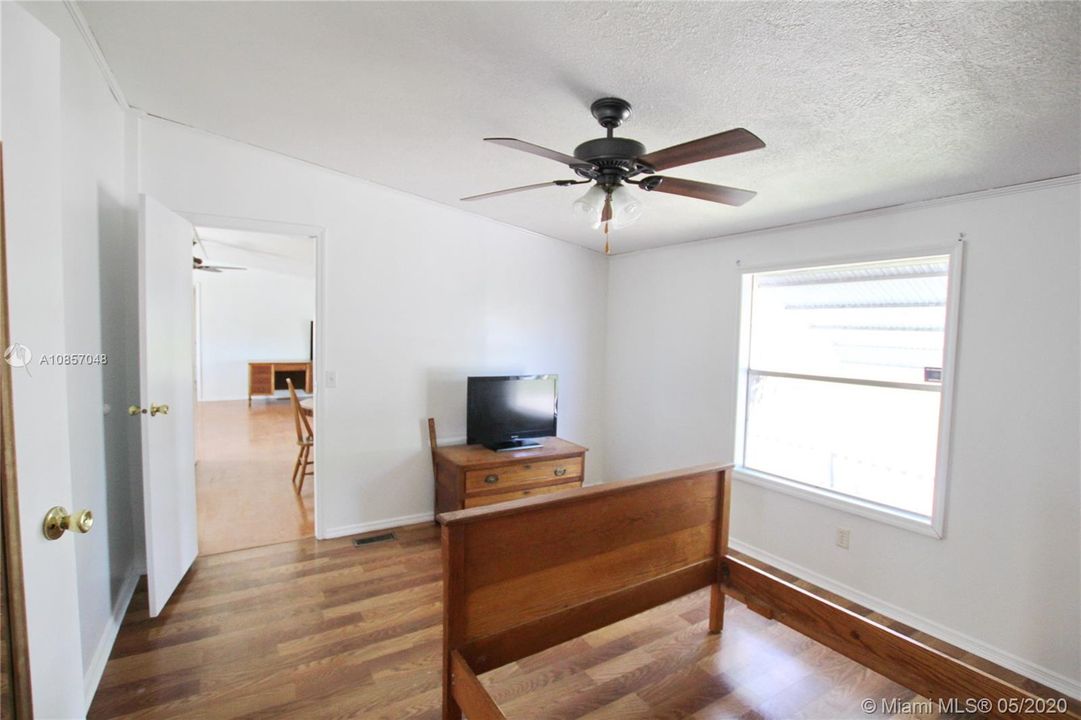 Recently Sold: $105,000 (3 beds, 2 baths, 1248 Square Feet)