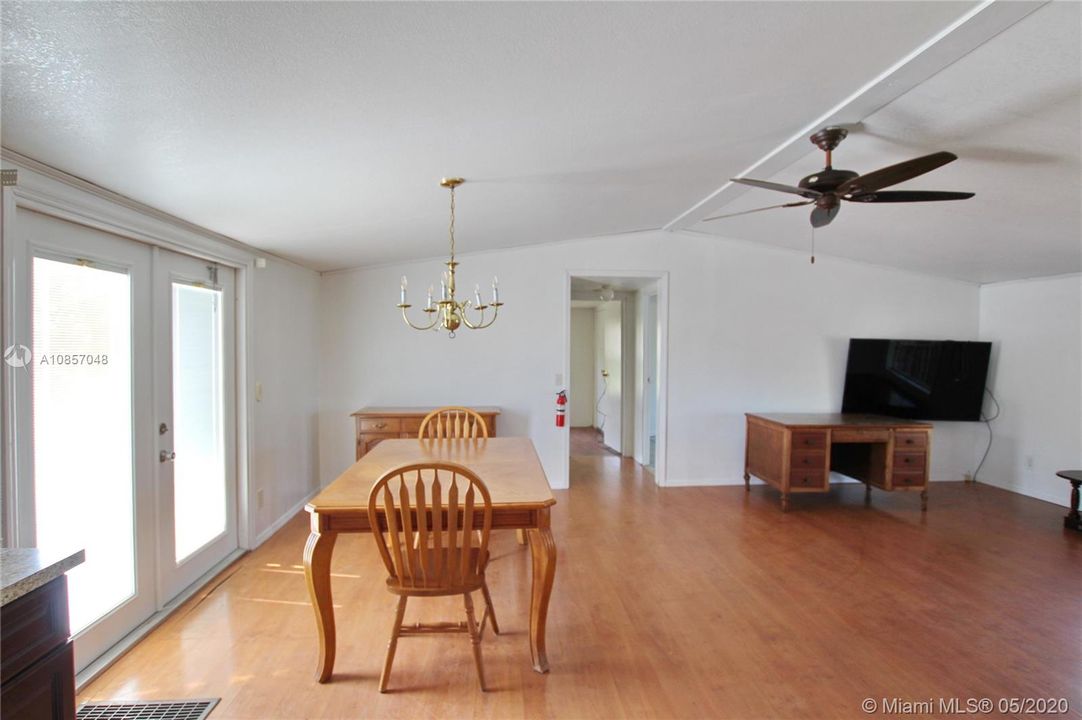 Recently Sold: $105,000 (3 beds, 2 baths, 1248 Square Feet)