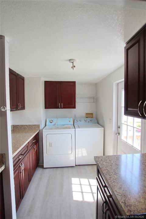 Recently Sold: $105,000 (3 beds, 2 baths, 1248 Square Feet)