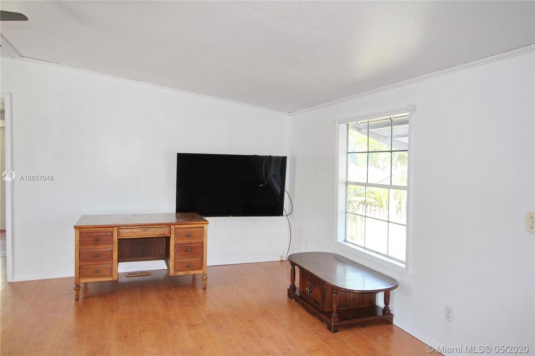 Recently Sold: $105,000 (3 beds, 2 baths, 1248 Square Feet)