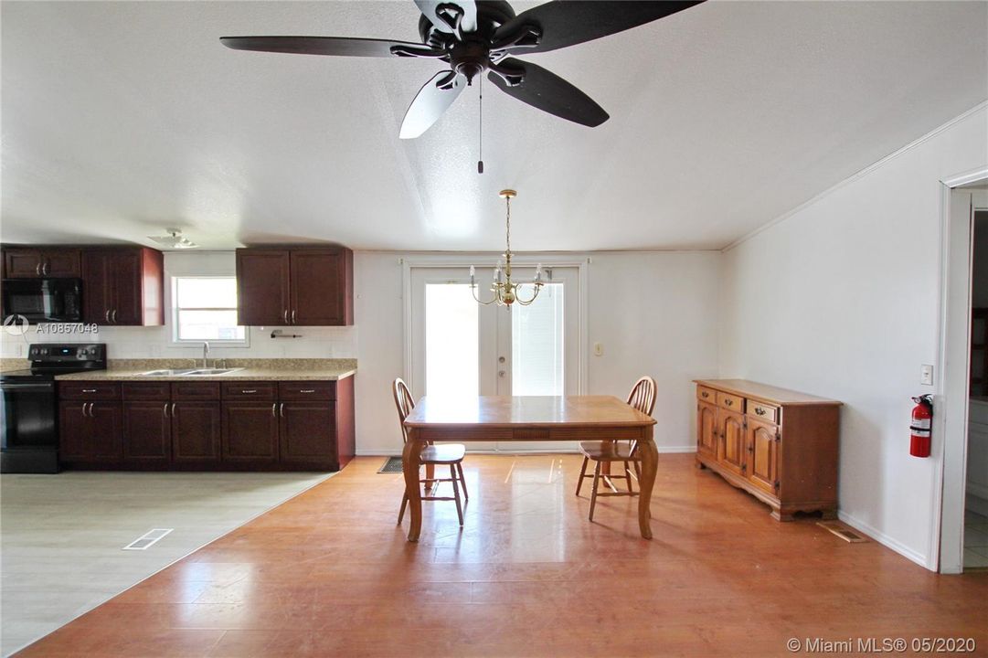 Recently Sold: $105,000 (3 beds, 2 baths, 1248 Square Feet)