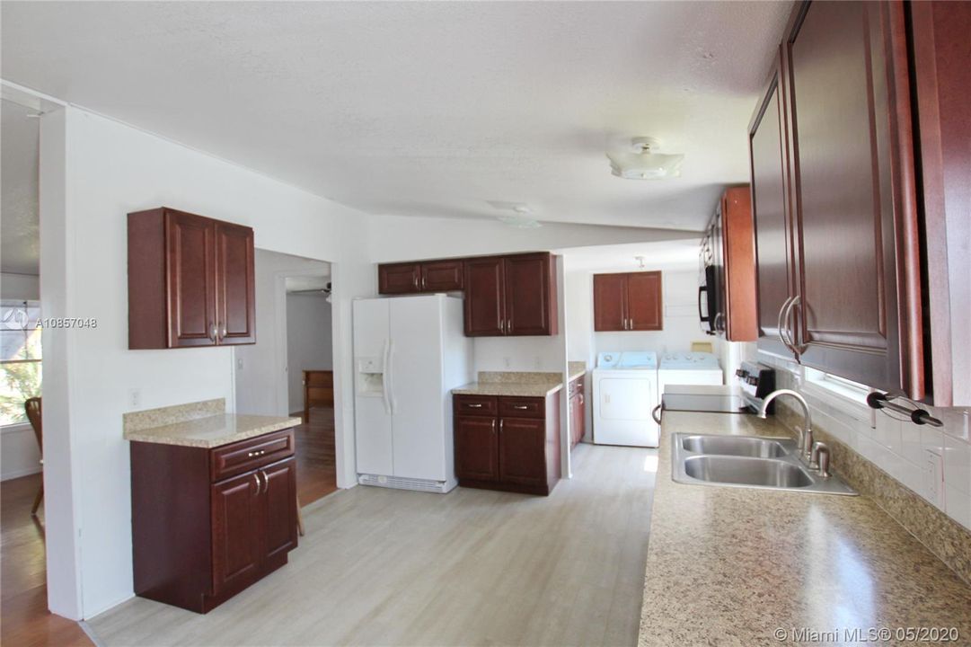 Recently Sold: $105,000 (3 beds, 2 baths, 1248 Square Feet)