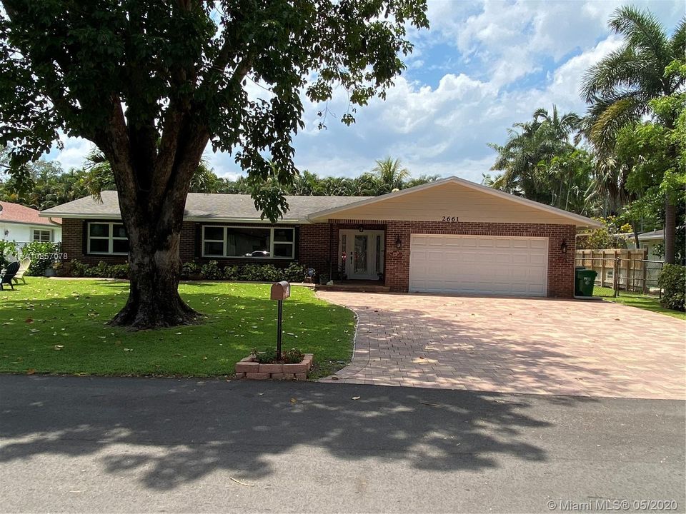 Recently Sold: $450,000 (3 beds, 2 baths, 2112 Square Feet)