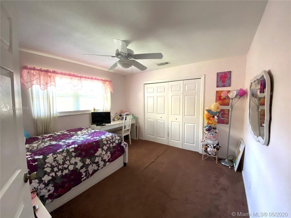 Recently Sold: $450,000 (3 beds, 2 baths, 2112 Square Feet)