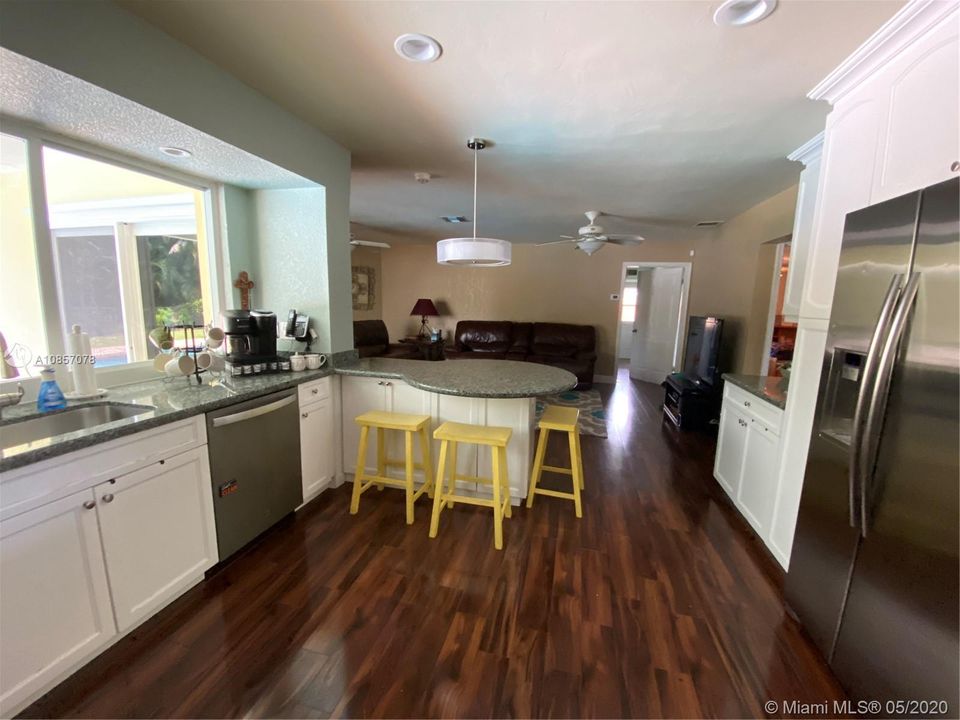 Recently Sold: $450,000 (3 beds, 2 baths, 2112 Square Feet)