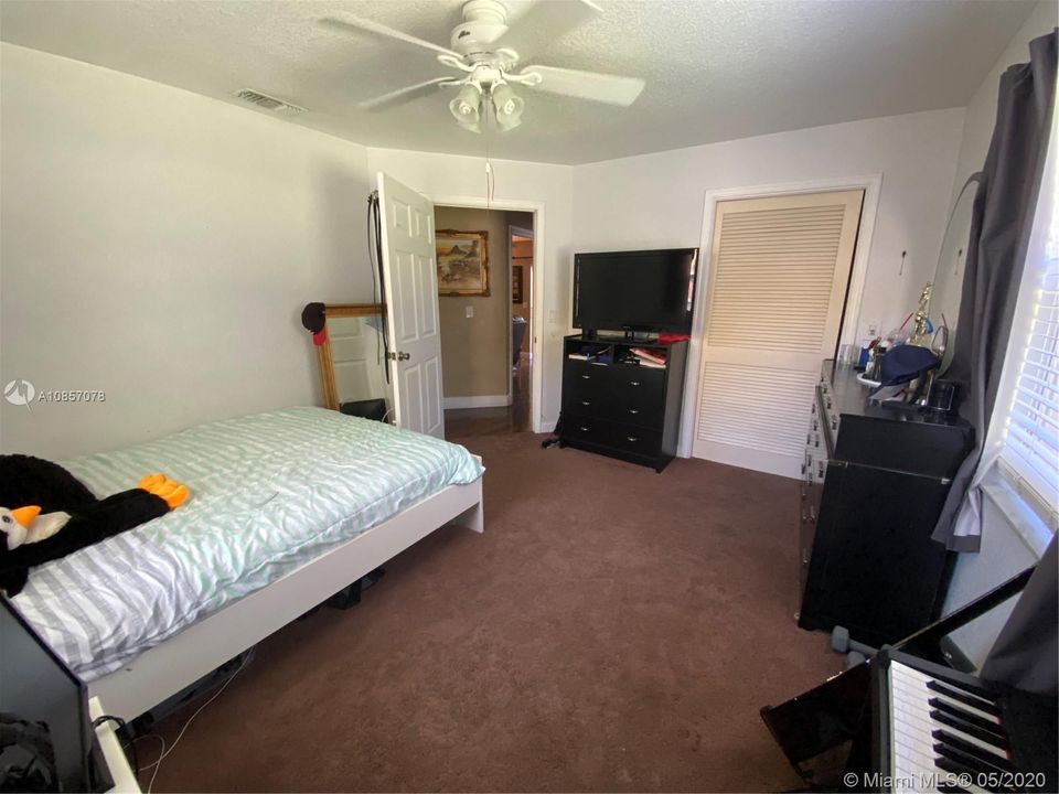 Recently Sold: $450,000 (3 beds, 2 baths, 2112 Square Feet)