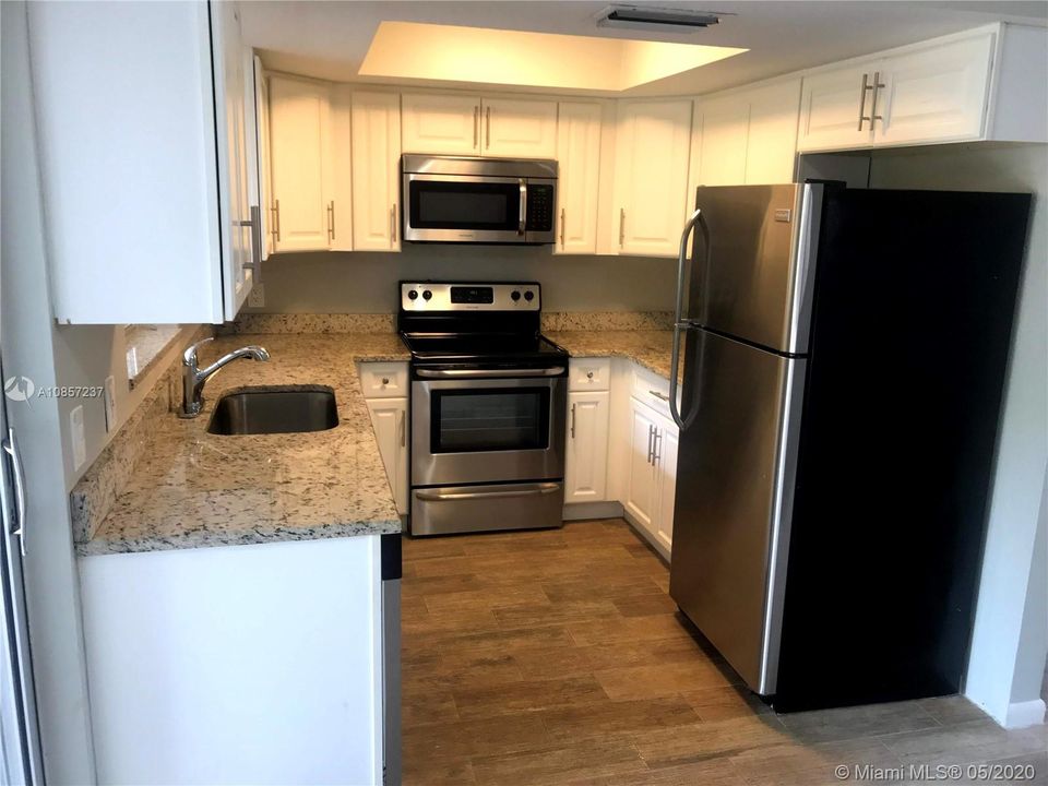 Recently Sold: $119,900 (2 beds, 1 baths, 915 Square Feet)