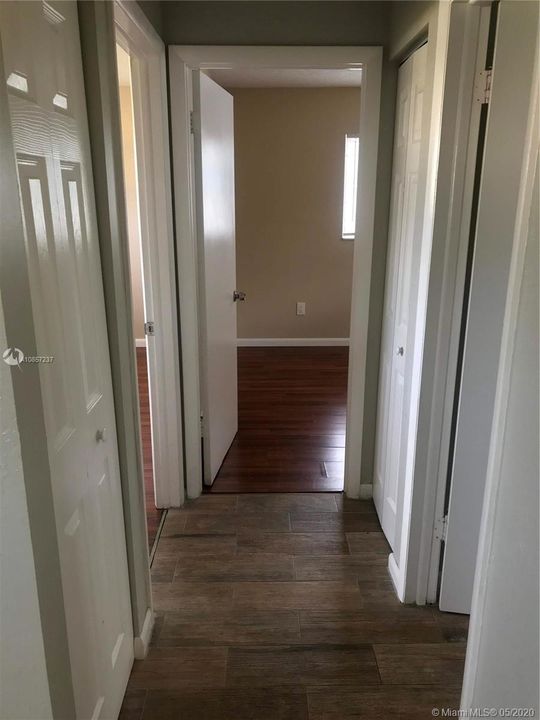 Recently Sold: $119,900 (2 beds, 1 baths, 915 Square Feet)