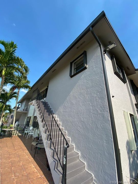 Recently Sold: $179,900 (2 beds, 2 baths, 856 Square Feet)