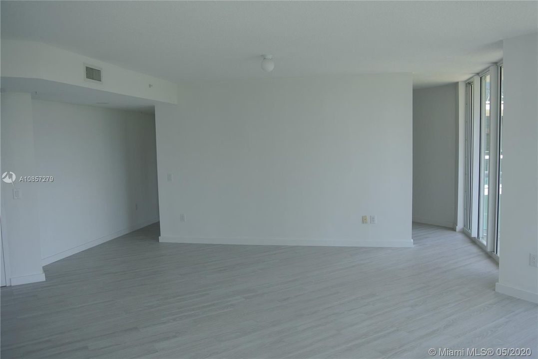 Recientemente alquilado: $2,600 (2 camas, 2 baños, 1610 Pies cuadrados)