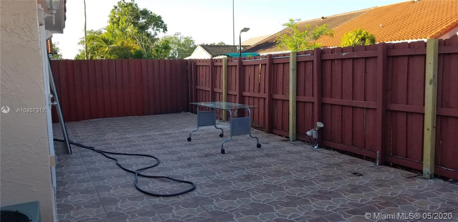 Recently Rented: $1,950 (3 beds, 2 baths, 1346 Square Feet)