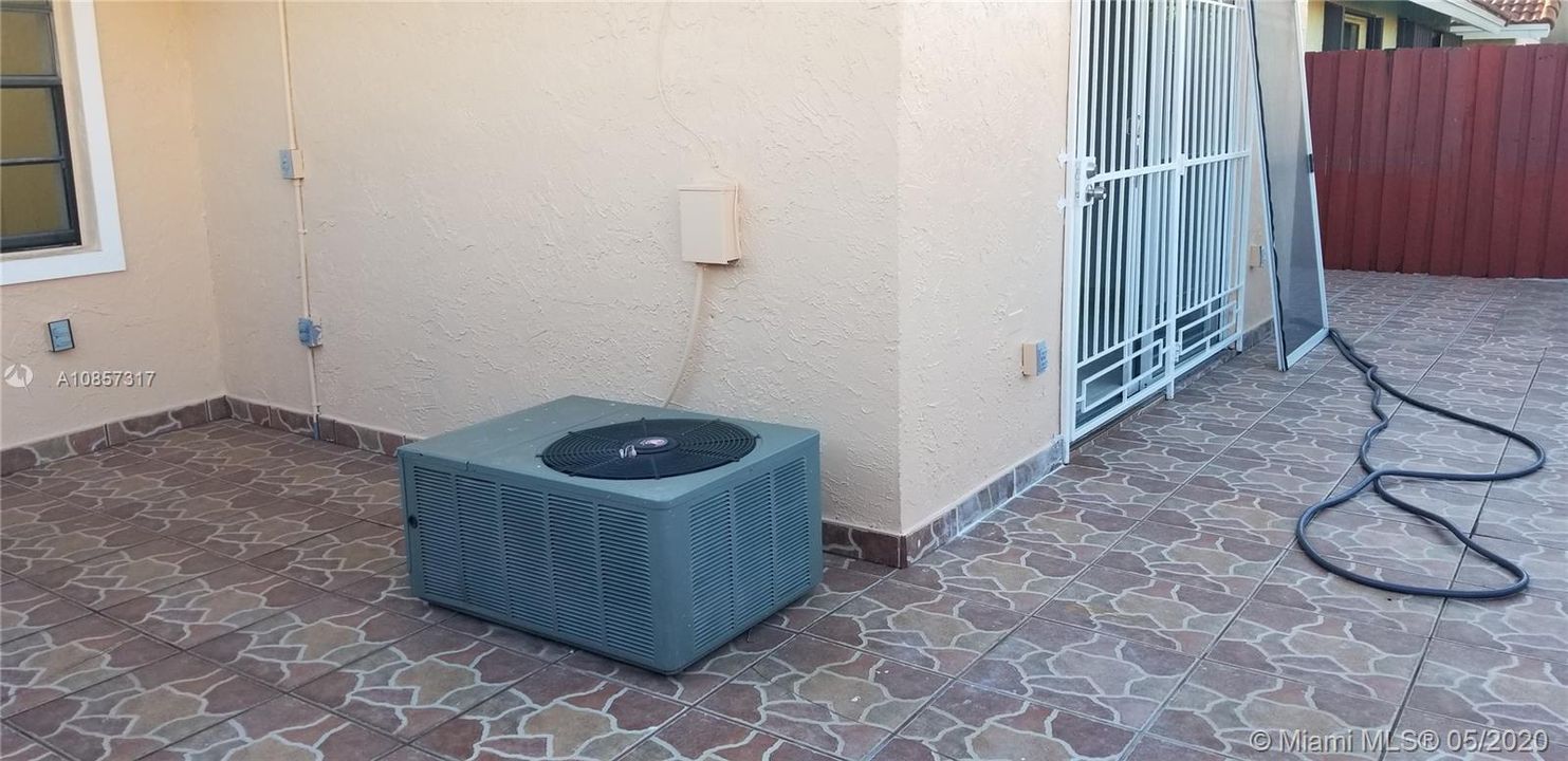 Recently Rented: $1,950 (3 beds, 2 baths, 1346 Square Feet)