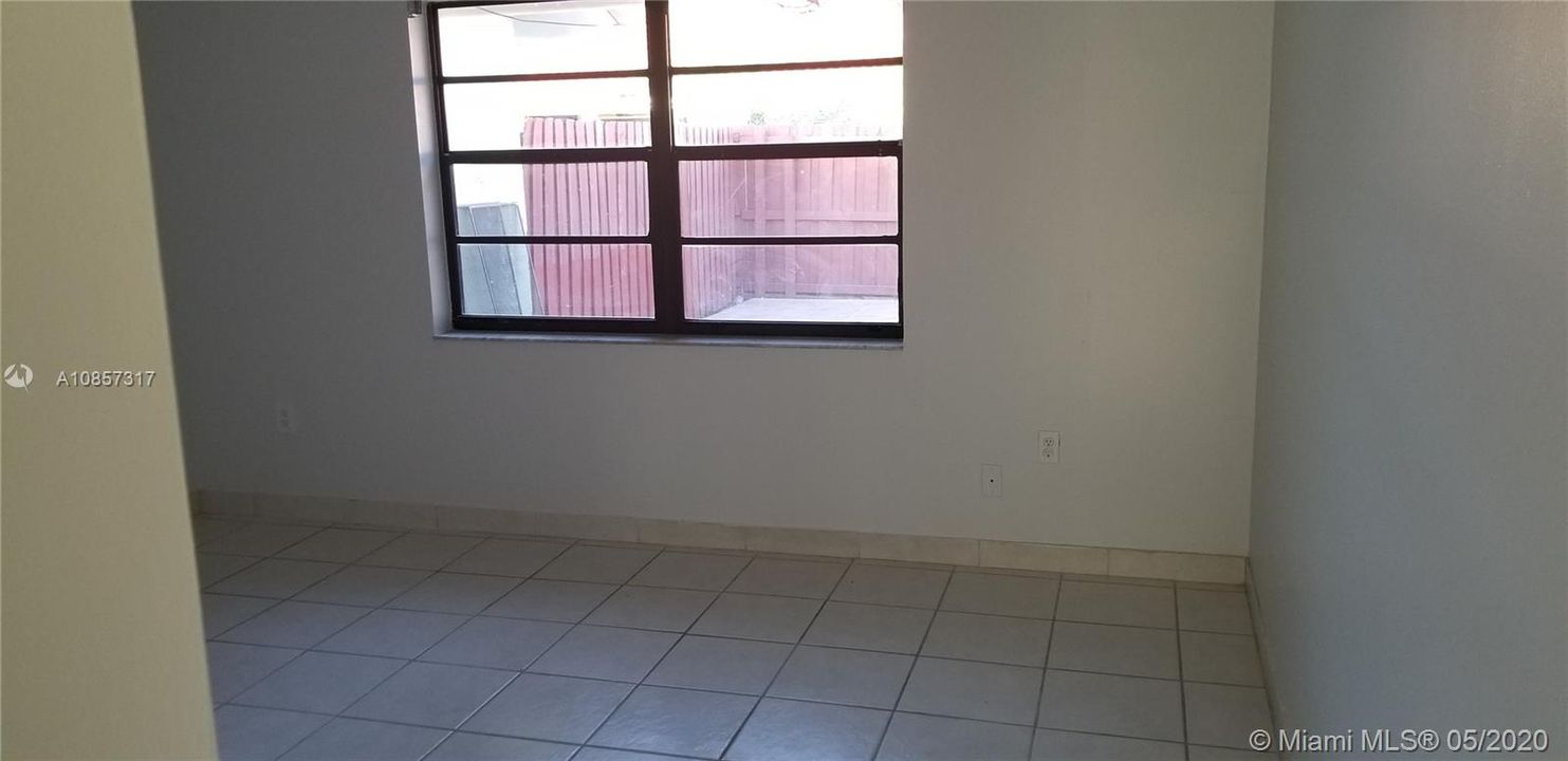 Recently Rented: $1,950 (3 beds, 2 baths, 1346 Square Feet)