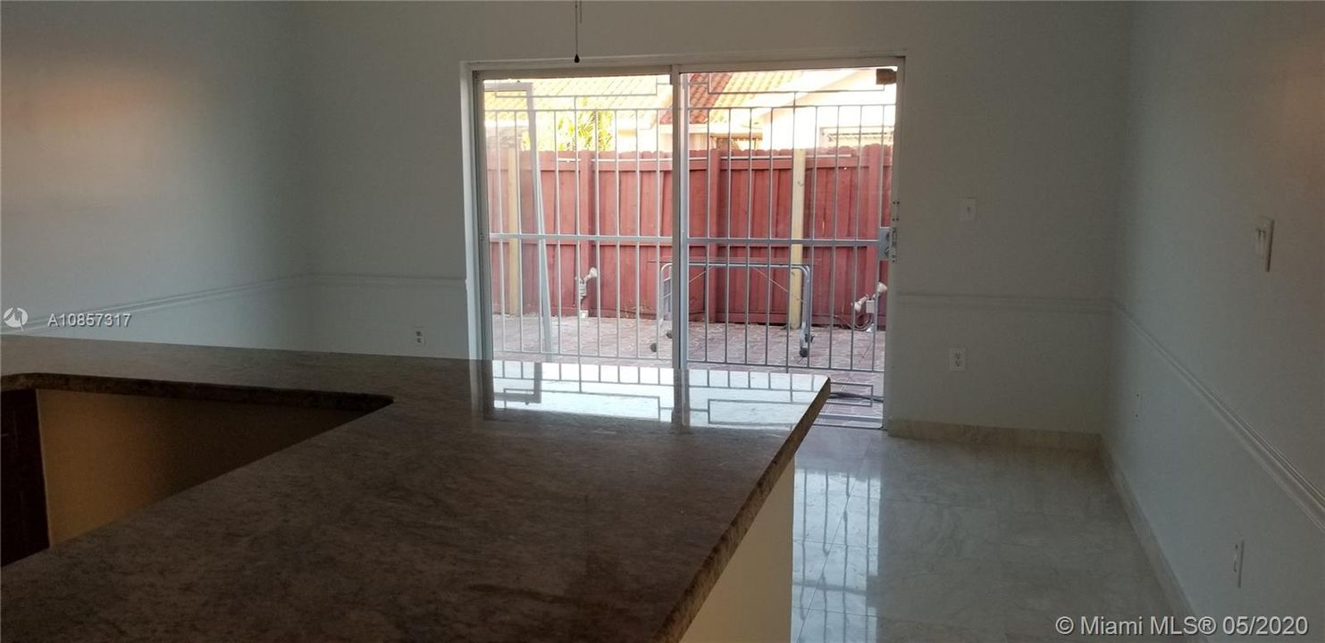 Recently Rented: $1,950 (3 beds, 2 baths, 1346 Square Feet)