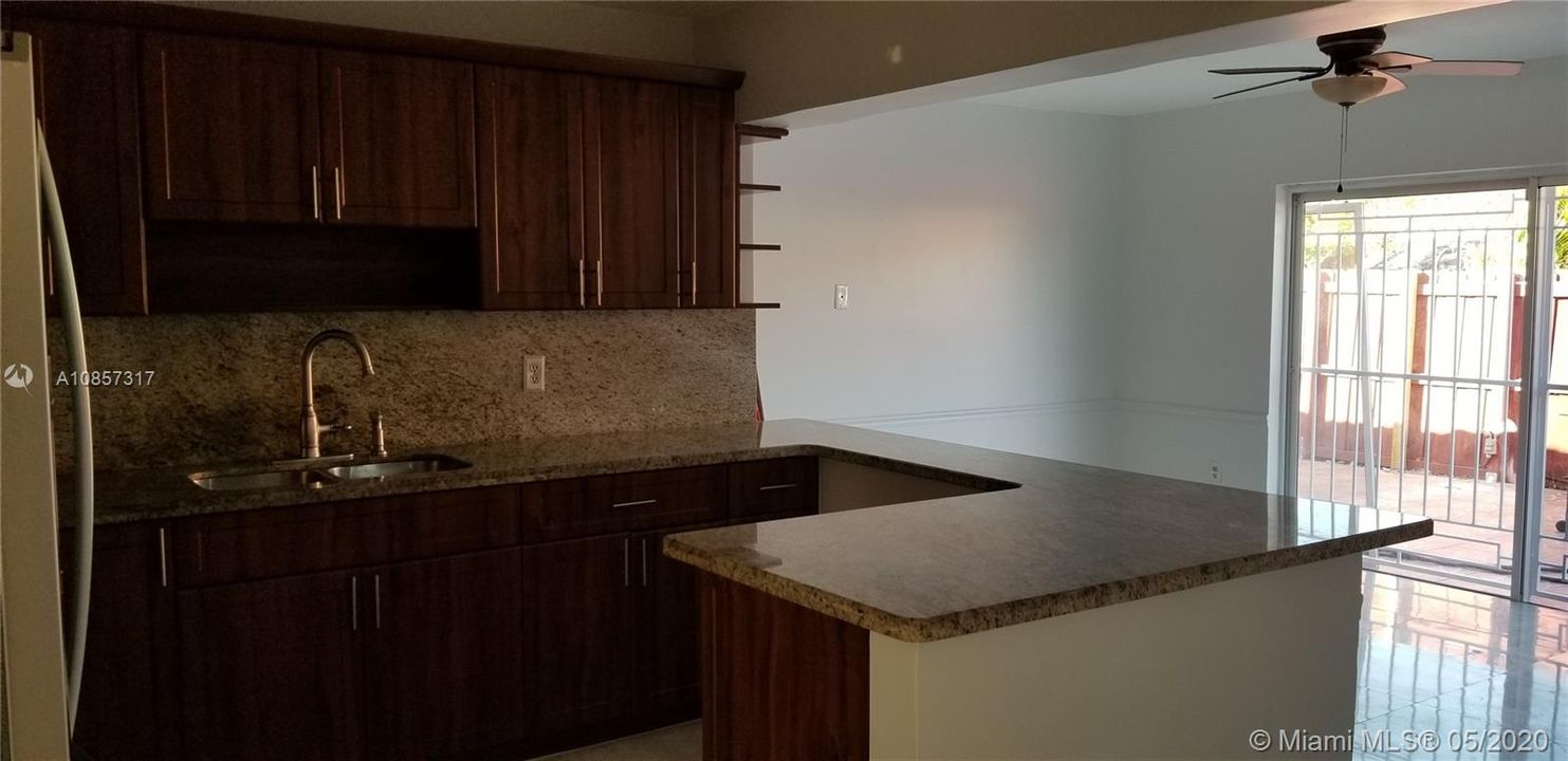 Recently Rented: $1,950 (3 beds, 2 baths, 1346 Square Feet)