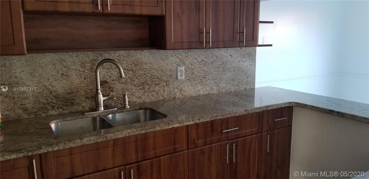 Recently Rented: $1,950 (3 beds, 2 baths, 1346 Square Feet)