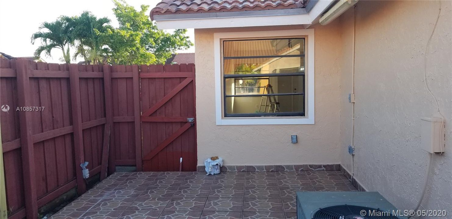 Recently Rented: $1,950 (3 beds, 2 baths, 1346 Square Feet)