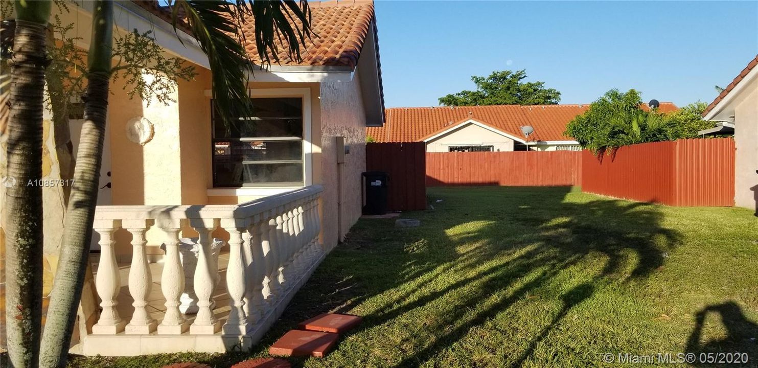 Recently Rented: $1,950 (3 beds, 2 baths, 1346 Square Feet)