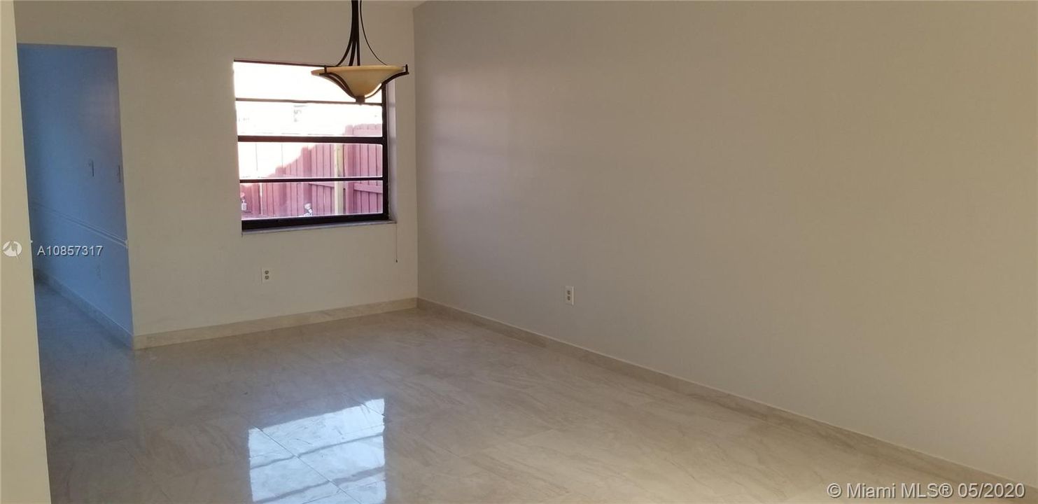 Recently Rented: $1,950 (3 beds, 2 baths, 1346 Square Feet)