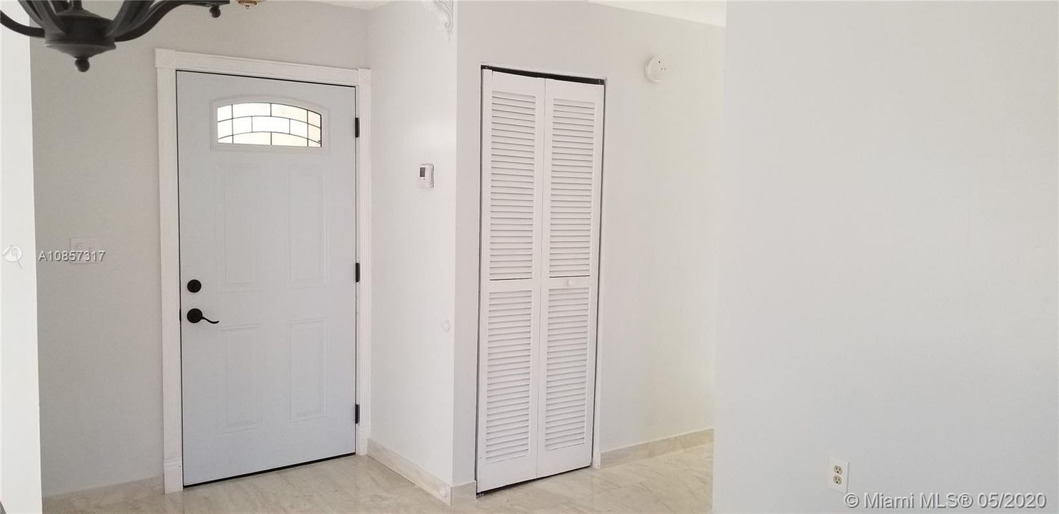 Recently Rented: $1,950 (3 beds, 2 baths, 1346 Square Feet)