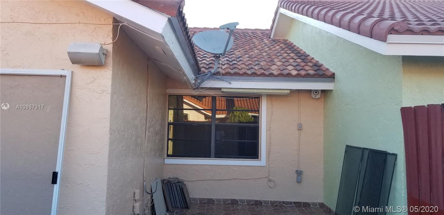 Recently Rented: $1,950 (3 beds, 2 baths, 1346 Square Feet)