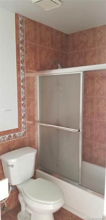 Recently Rented: $1,950 (3 beds, 2 baths, 1346 Square Feet)