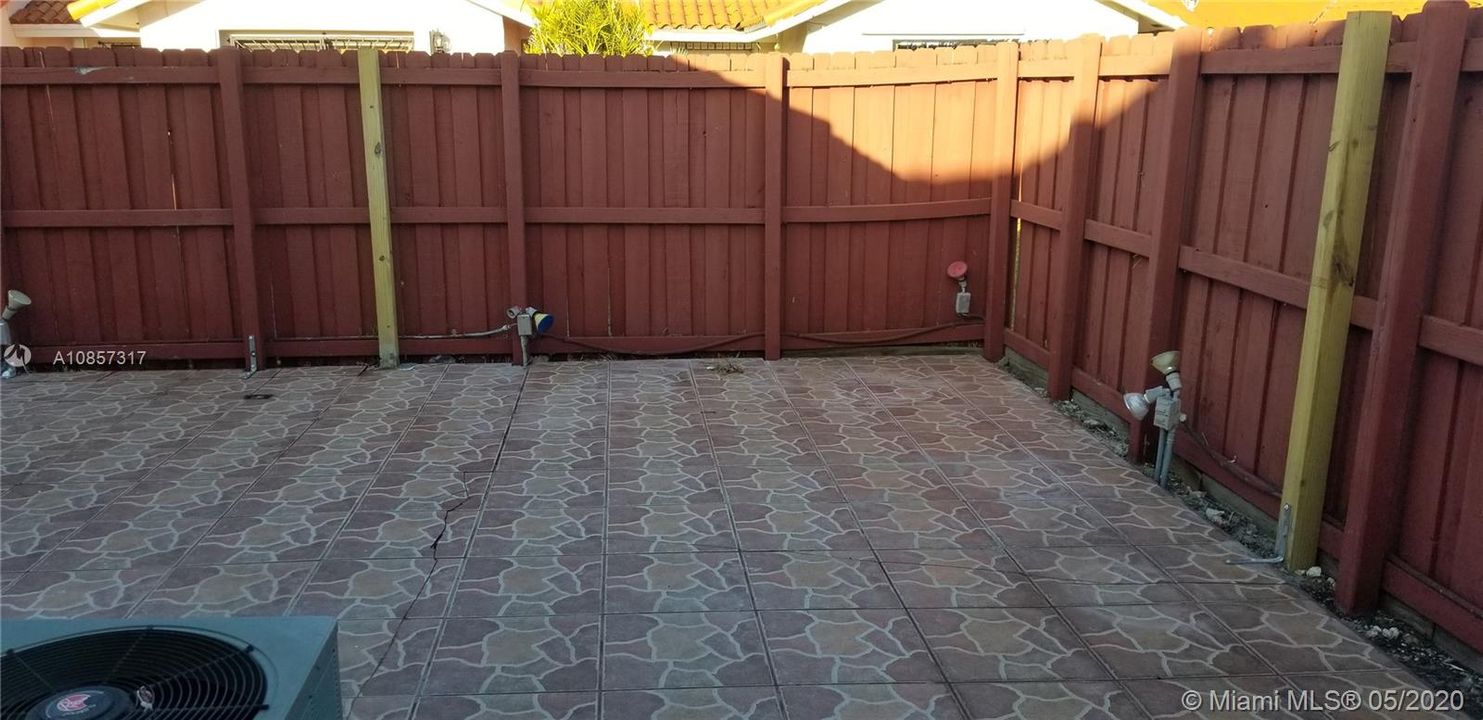 Recently Rented: $1,950 (3 beds, 2 baths, 1346 Square Feet)