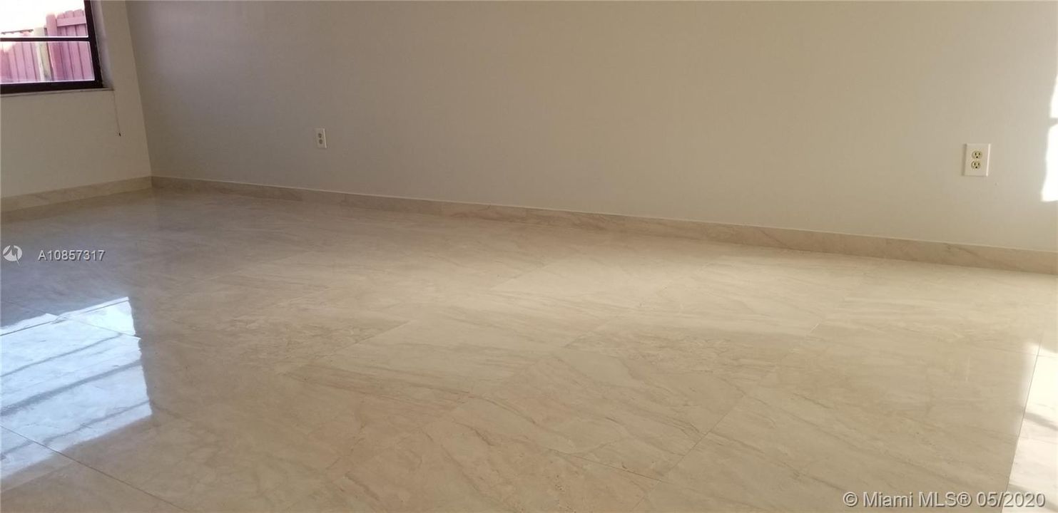 Recently Rented: $1,950 (3 beds, 2 baths, 1346 Square Feet)