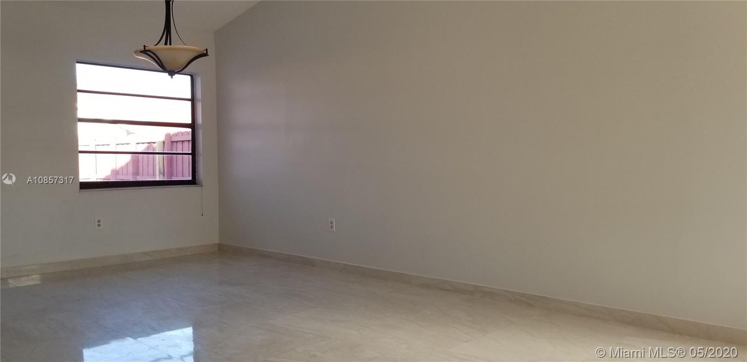 Recently Rented: $1,950 (3 beds, 2 baths, 1346 Square Feet)