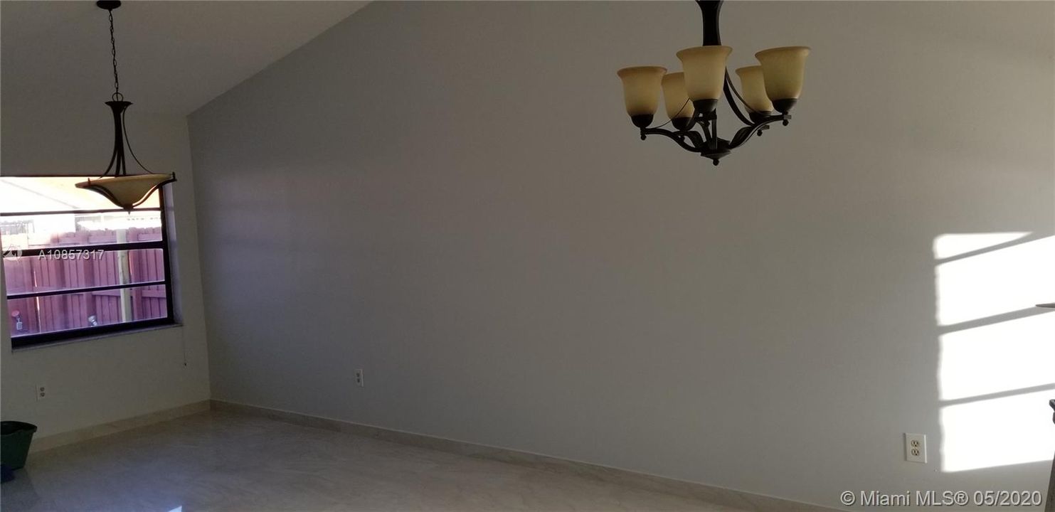 Recently Rented: $1,950 (3 beds, 2 baths, 1346 Square Feet)