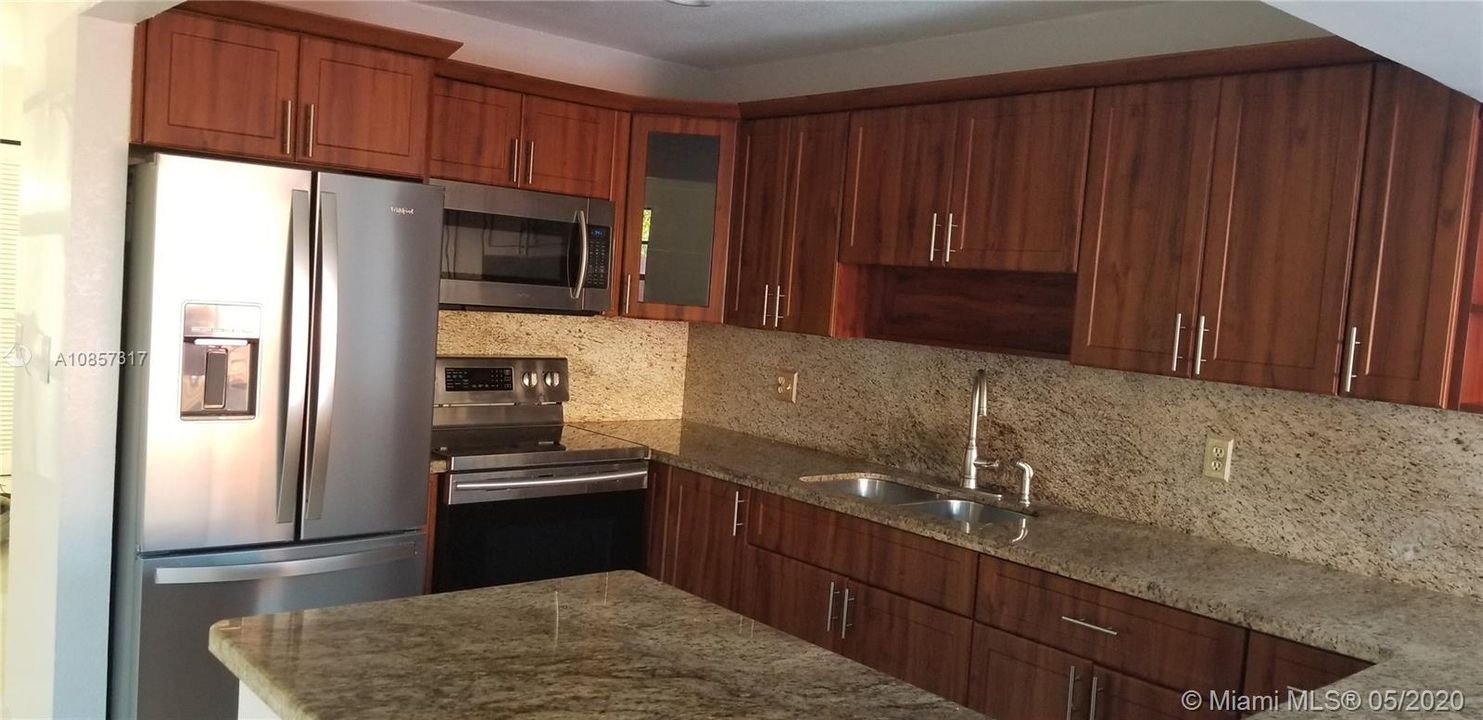 Recently Rented: $1,950 (3 beds, 2 baths, 1346 Square Feet)