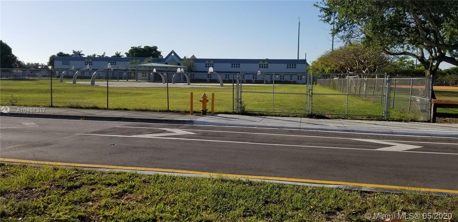 Recently Rented: $1,950 (3 beds, 2 baths, 1346 Square Feet)