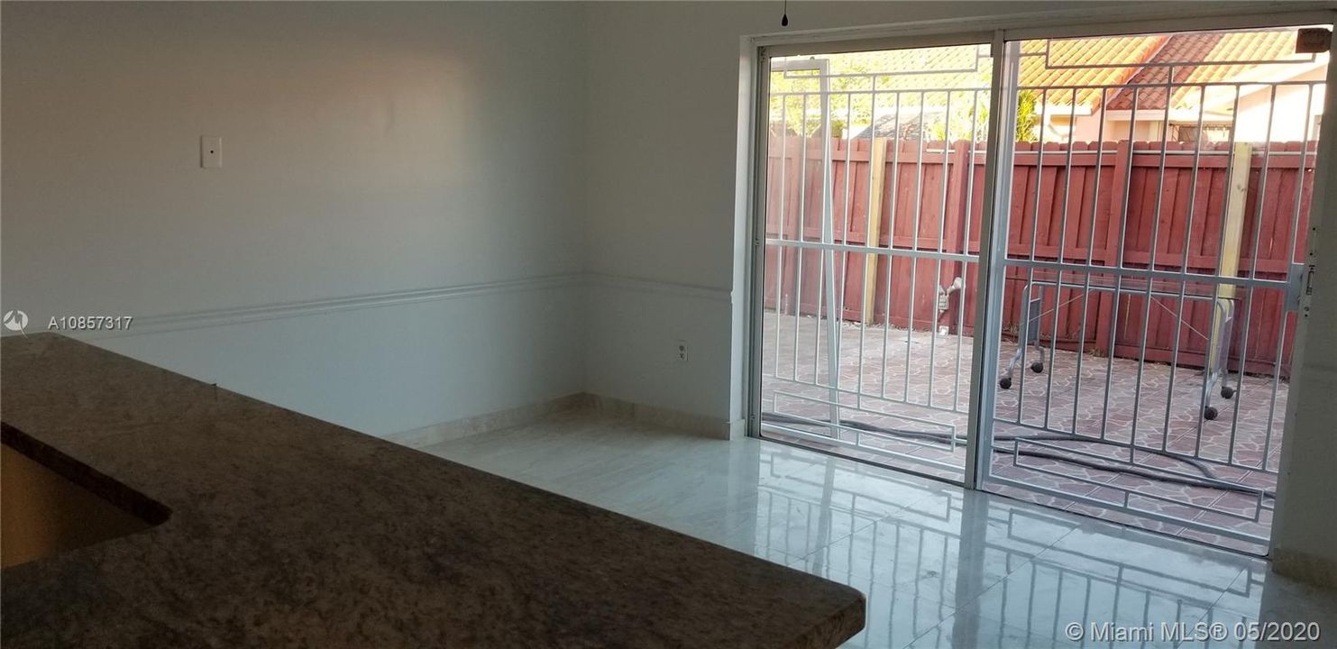 Recently Rented: $1,950 (3 beds, 2 baths, 1346 Square Feet)