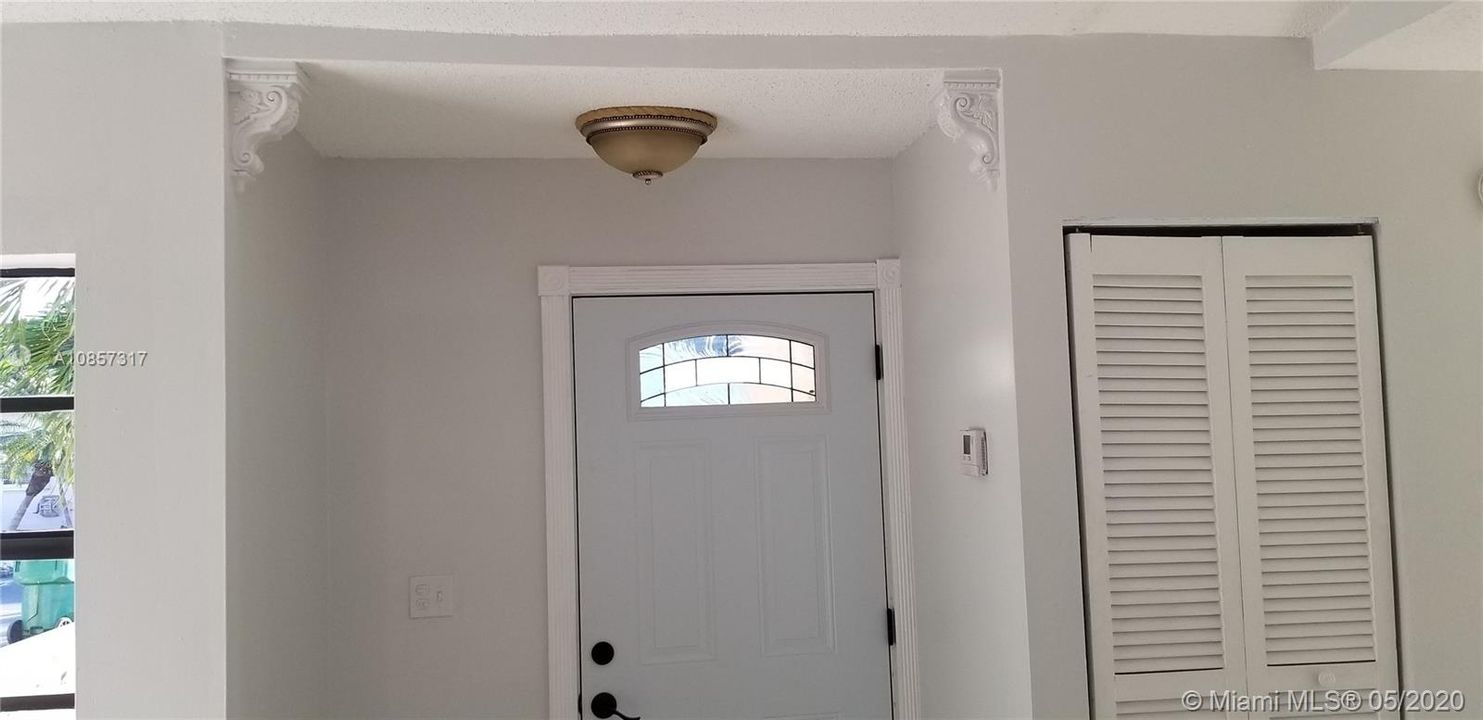 Recently Rented: $1,950 (3 beds, 2 baths, 1346 Square Feet)