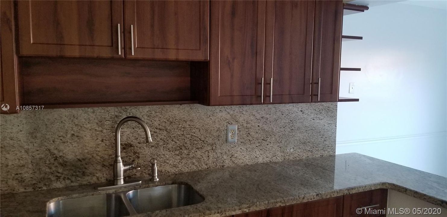 Recently Rented: $1,950 (3 beds, 2 baths, 1346 Square Feet)