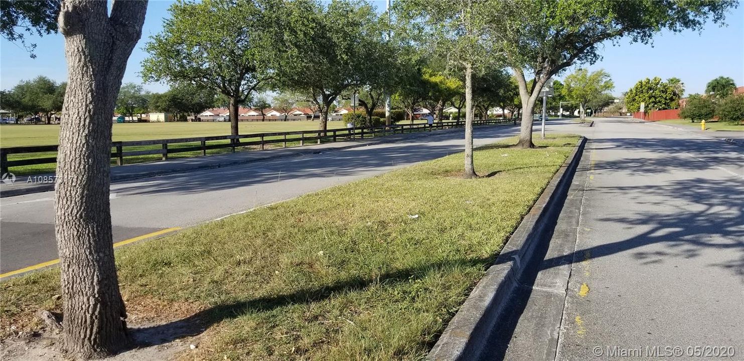 Recently Rented: $1,950 (3 beds, 2 baths, 1346 Square Feet)