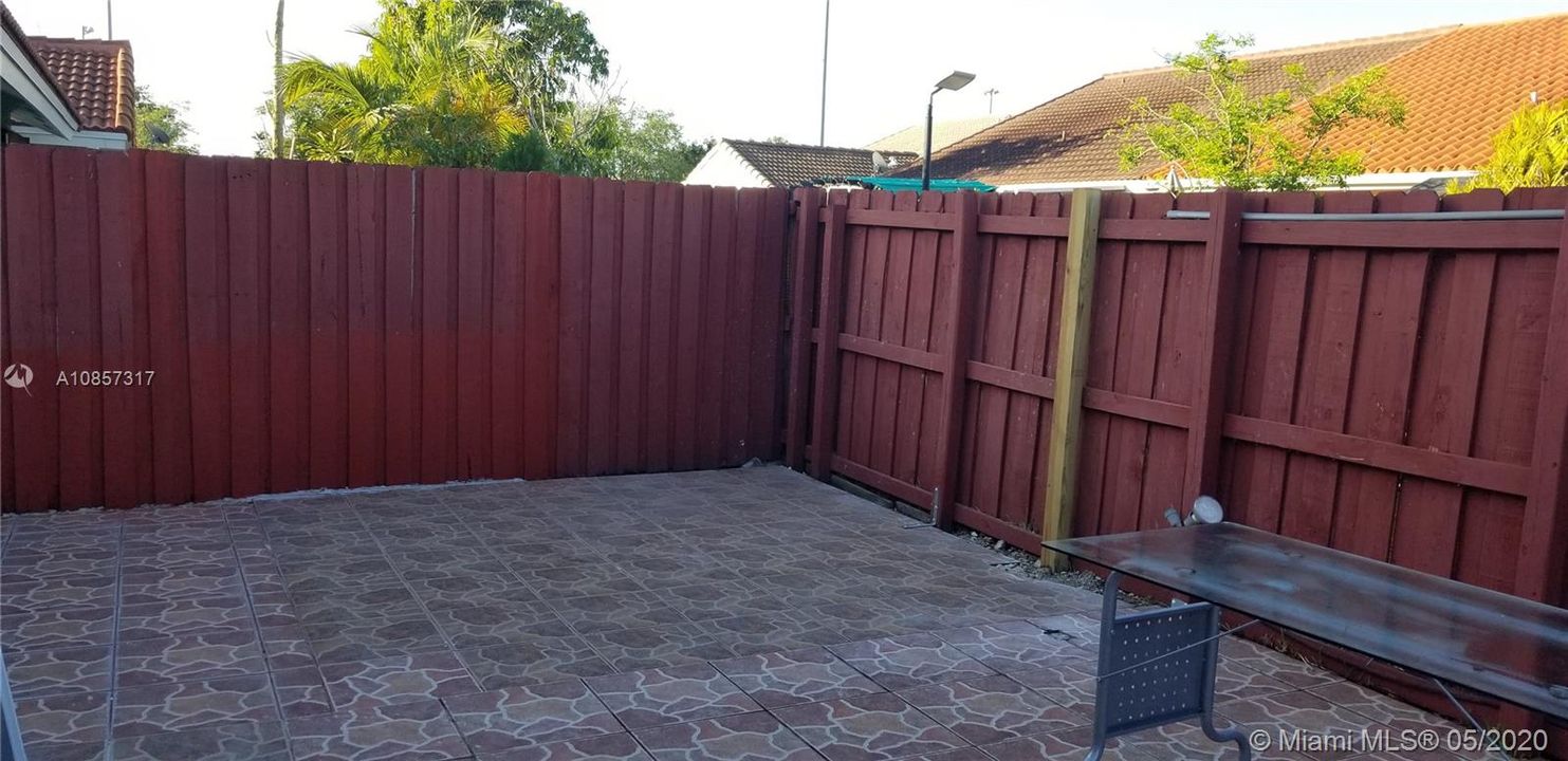 Recently Rented: $1,950 (3 beds, 2 baths, 1346 Square Feet)