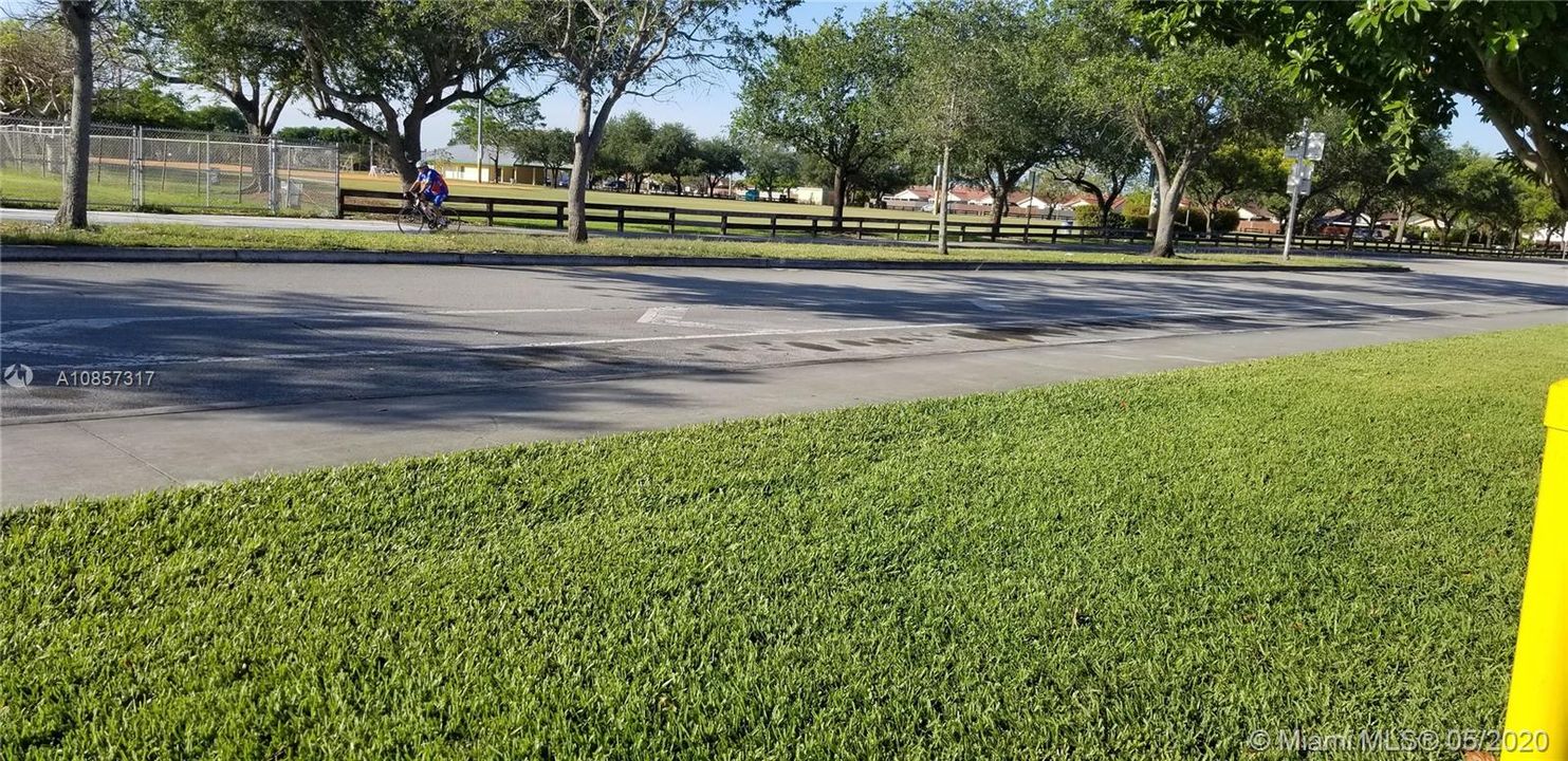 Recently Rented: $1,950 (3 beds, 2 baths, 1346 Square Feet)