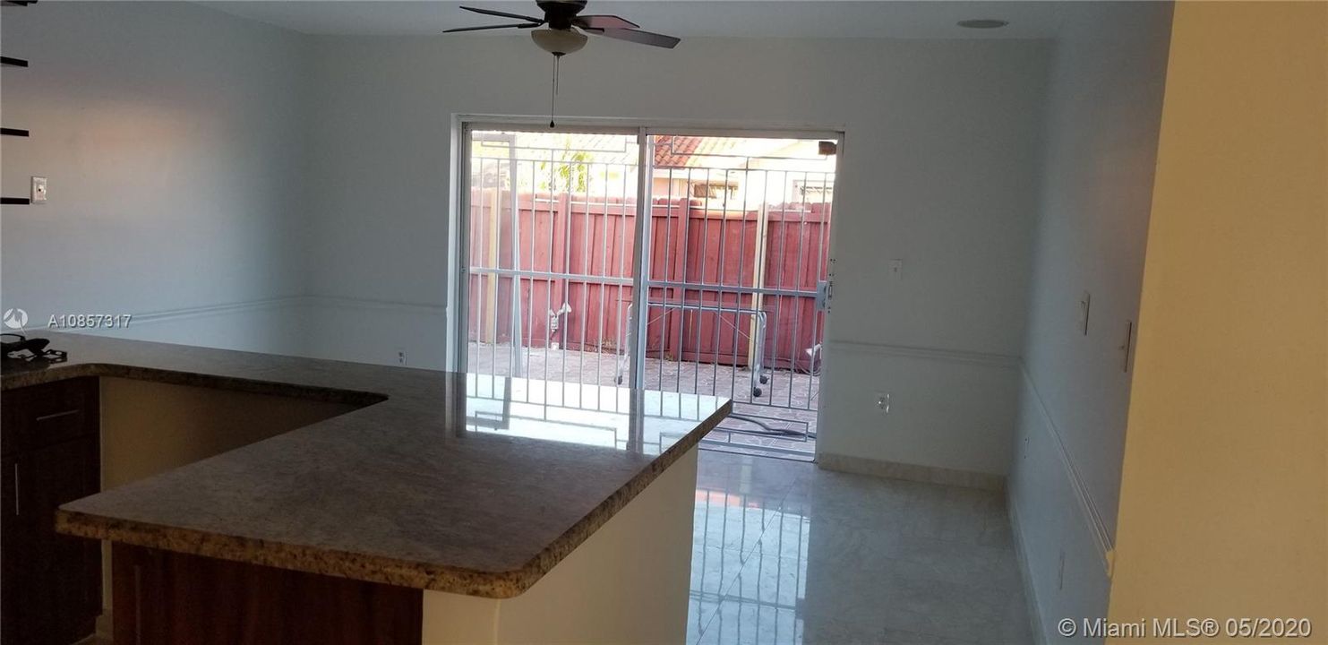 Recently Rented: $1,950 (3 beds, 2 baths, 1346 Square Feet)