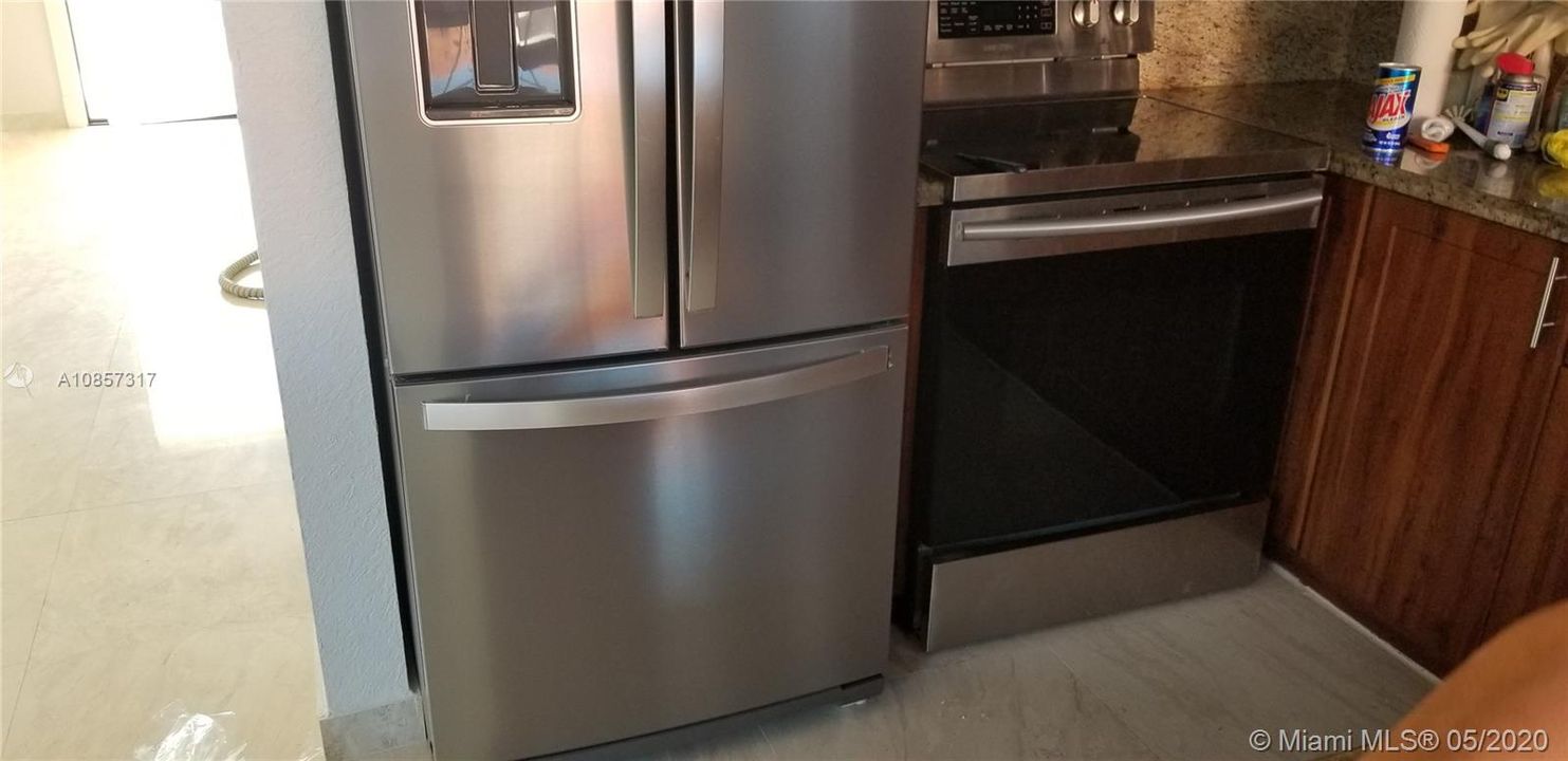 Recently Rented: $1,950 (3 beds, 2 baths, 1346 Square Feet)